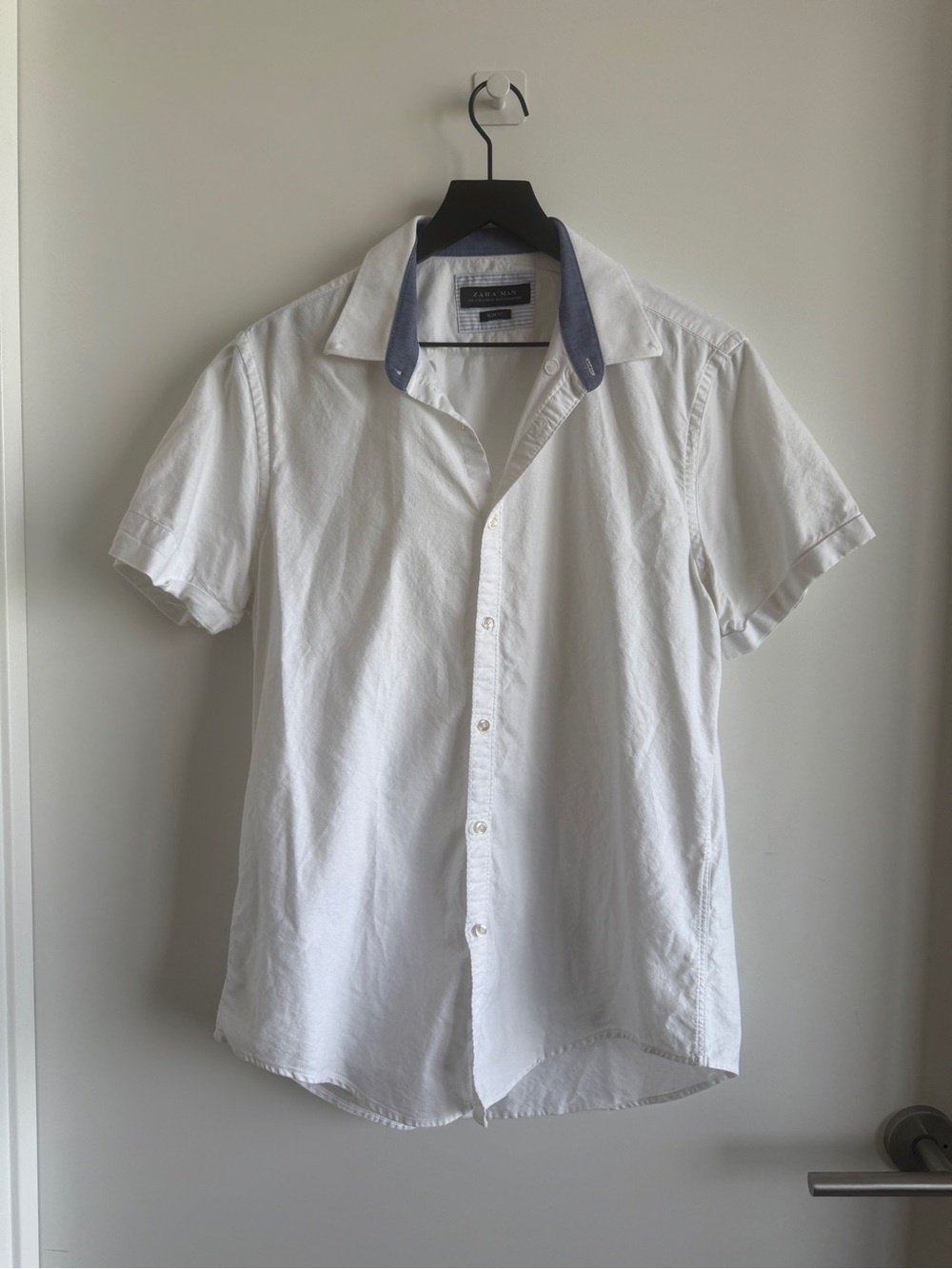 Zara White Short-Sleeve Button-Down Shirt with Blue Contrast Collar